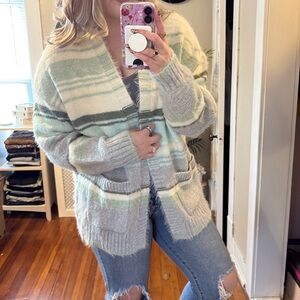 💛 American Eagle Striped Cardigan